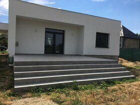 Ponúkam na predaj prízemný rodinný dom (novostavba) vo Veško