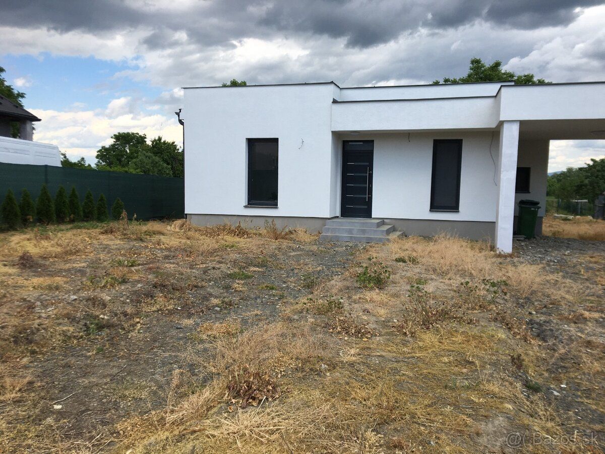 Ponúkam na predaj prízemný rodinný dom (novostavba) vo Veško