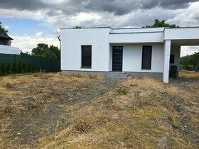Ponúkam na predaj prízemný rodinný dom (novostavba) vo Veško