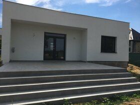 Ponúkam na predaj prízemný rodinný dom (novostavba) vo Veško