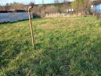 Ponúkame na predaj príjemnú záhradu o výmere 331 m² v obľúbe