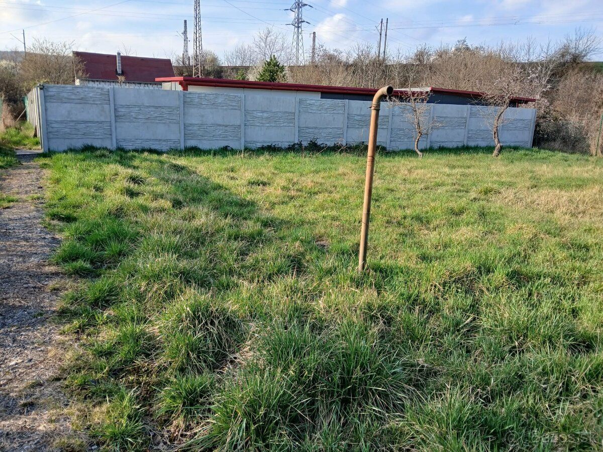 Ponúkame na predaj príjemnú záhradu o výmere 331 m² v obľúbe