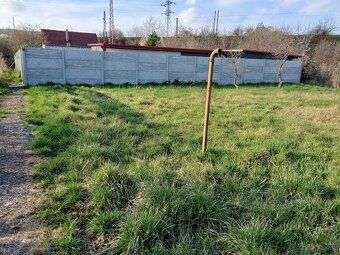 Ponúkame na predaj príjemnú záhradu o výmere 331 m² v obľúbe