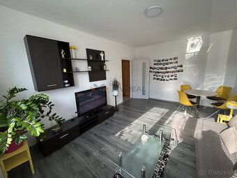 Na prenájom komplet zariadený, veľmi pekný 2. izbový byt, po