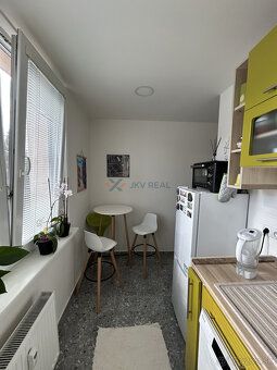 Na prenájom komplet zariadený, veľmi pekný 2. izbový byt, po