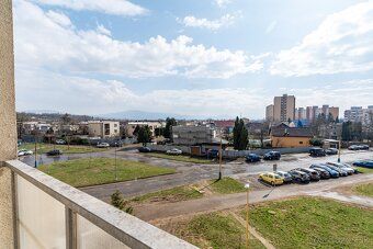 Ponúkame pekný, moderný, 3 izbový byt, na treťom poschodí, s