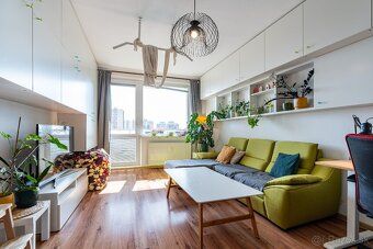 Ponúkame pekný, moderný, 3 izbový byt, na treťom poschodí, s