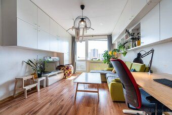 Ponúkame pekný, moderný, 3 izbový byt, na treťom poschodí, s