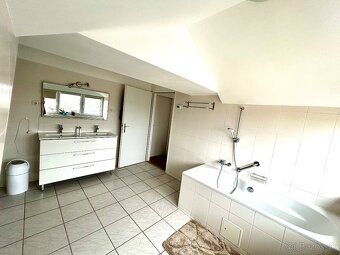 3-izbový podkrovný byt (110,54 m²) s terasou a 2 parkovacími