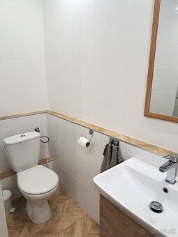 Ponúkam na predaj:
* Typ: 1-izbový byt s balkónom * Poschodi