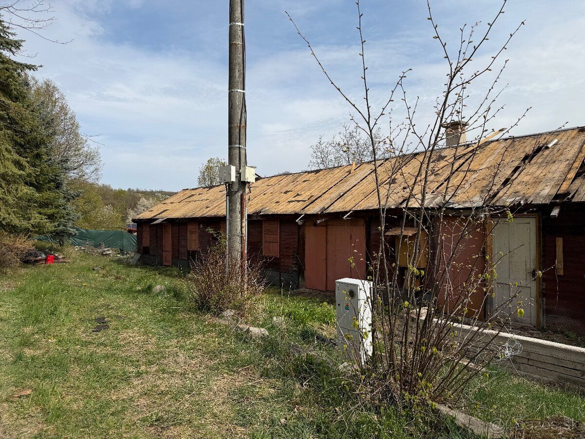 Pozemok s drevostavbou Krupina časť Ficberg
Pozemok na úpätí