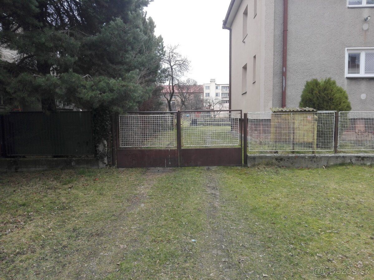 dám do dlhodobého prenájmu garáž v centre Lipt. Mikuláša. Na