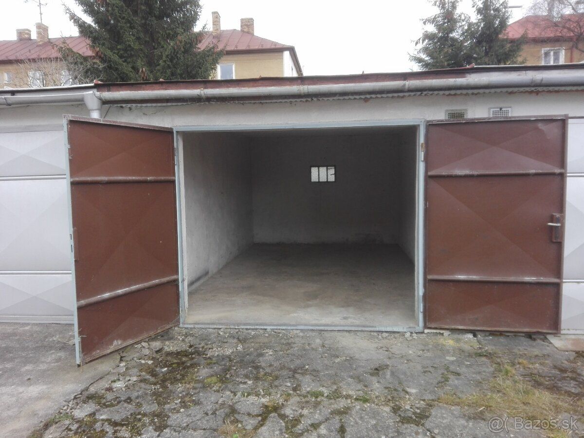 dám do dlhodobého prenájmu garáž v centre Lipt. Mikuláša. Na