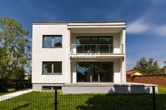 Moderný 5-izbový rodinný dom s veľkorysým pozemkom – na skok