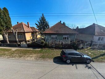 Priestranný pozemok /1720m2/ so starším rodinným domom v pok