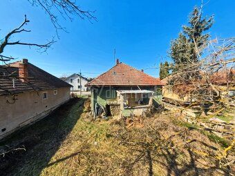 Priestranný pozemok /1720m2/ so starším rodinným domom v pok