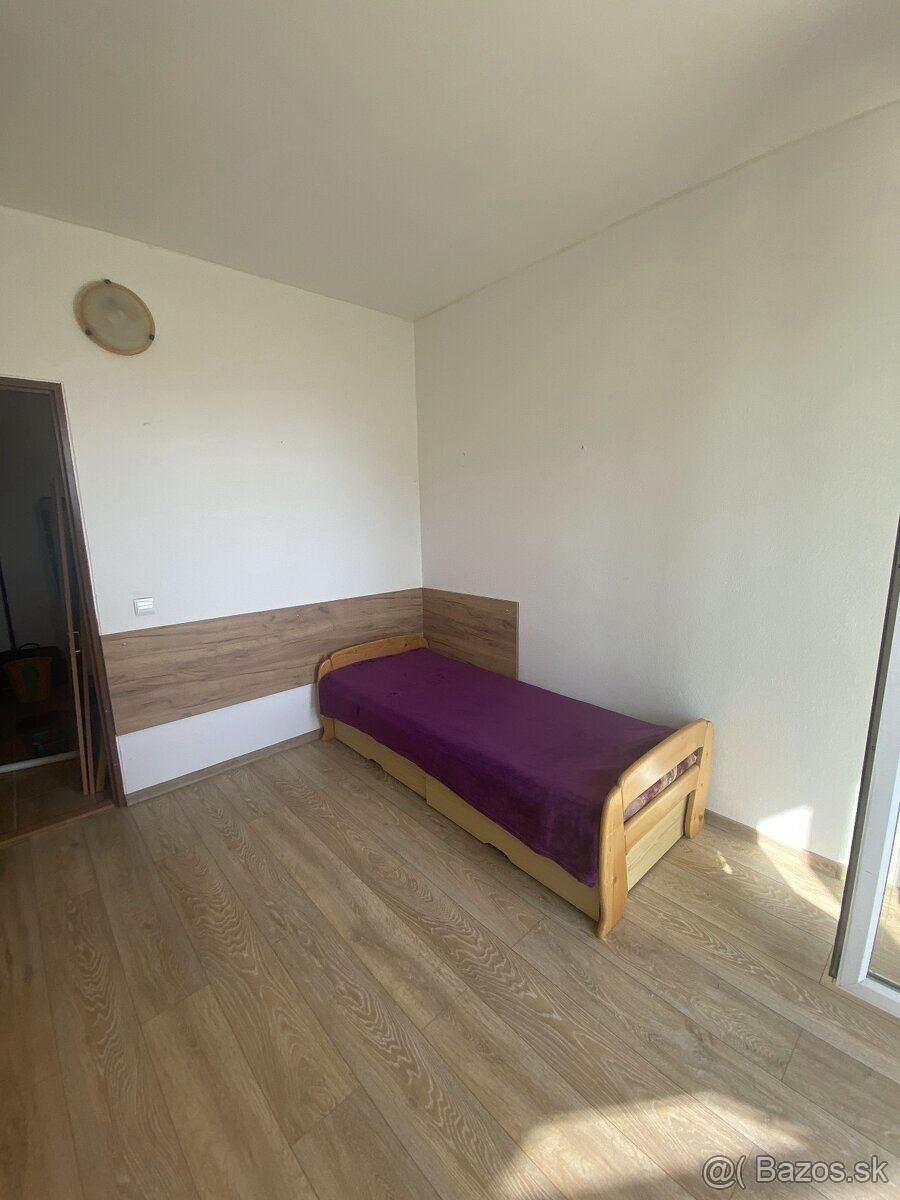 - PRENÁJOM - 4 – izbový byt 80m2 - čiastočne zariadený a vyb