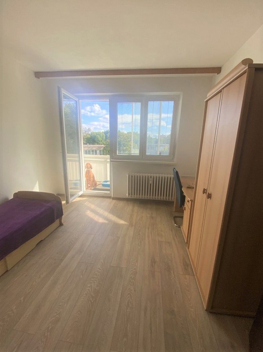 - PRENÁJOM - 4 – izbový byt 80m2 - čiastočne zariadený a vyb