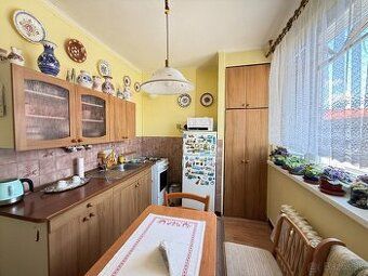 TUreality ponúka na predaj 3 izbový byt v Hlohovci s balkóno