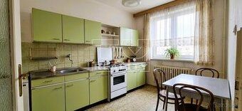 TUreality ponúka na predaj 3 izbový byt v Hlohovci s balkóno
