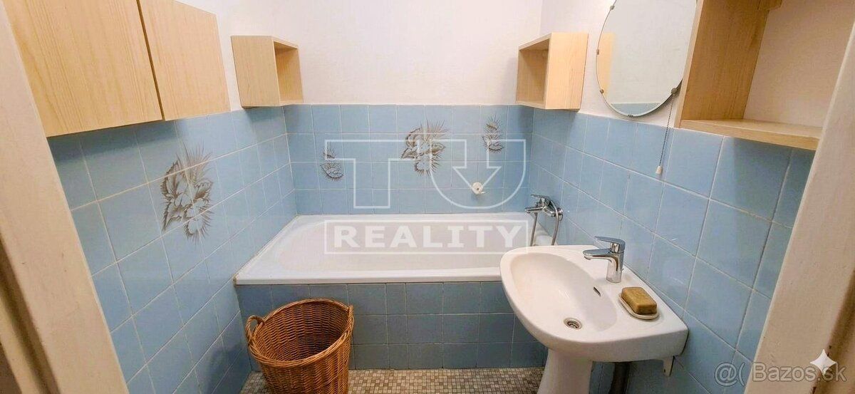 TUreality ponúka na predaj 3 izbový byt v Hlohovci s balkóno