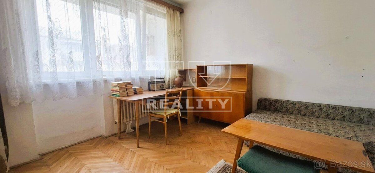 TUreality ponúka na predaj 3 izbový byt v Hlohovci s balkóno