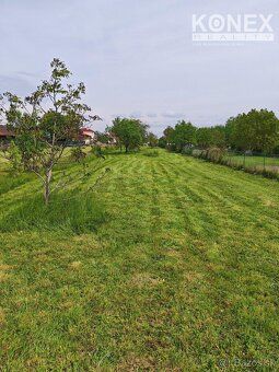 ID:4189 Ponúkame na predaj slnečný a rovinatý pozemok v obci