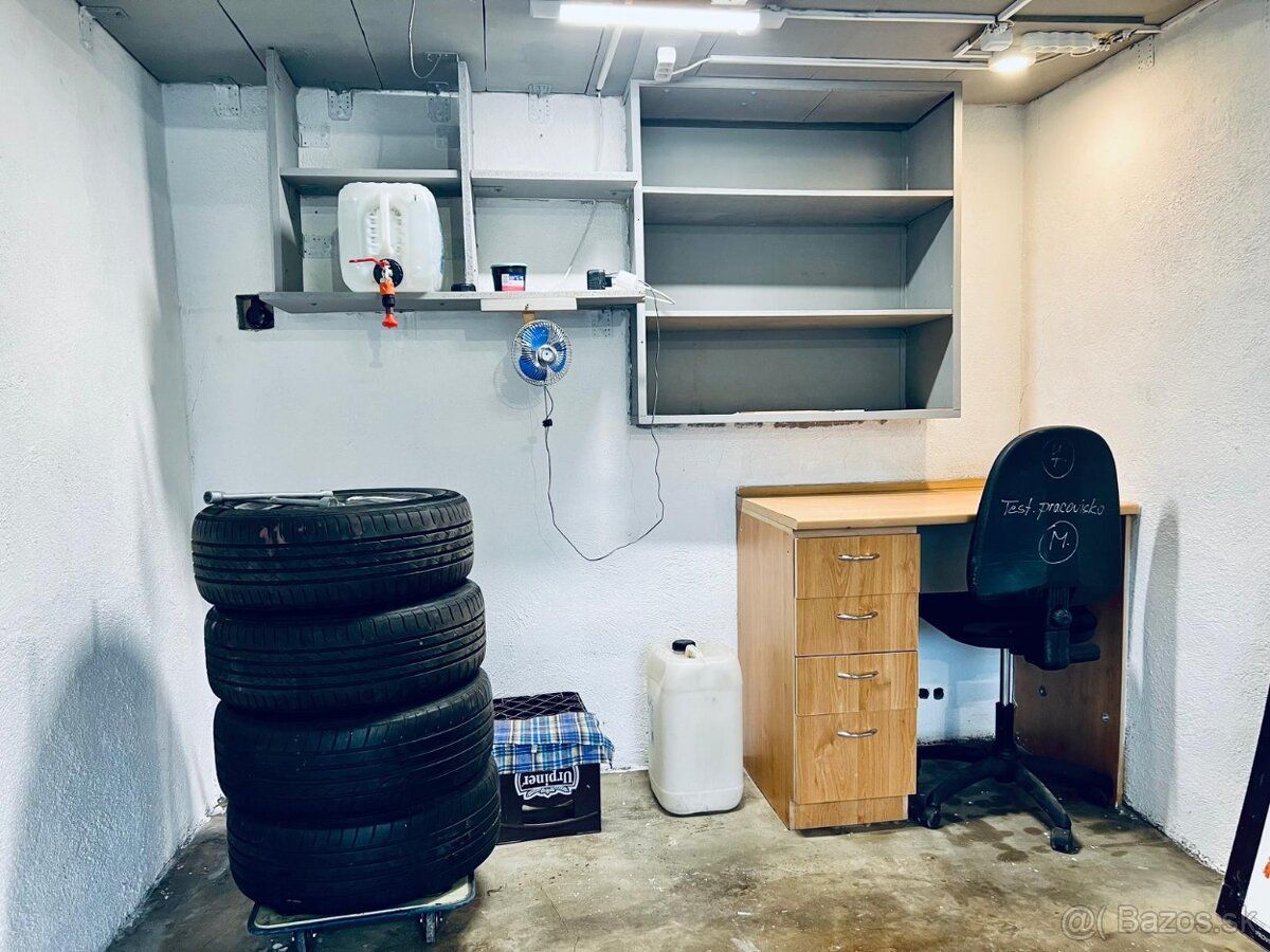 Ponúkam na predaj garáž o výmere 18 m² nachádzajúcu sa vo vy