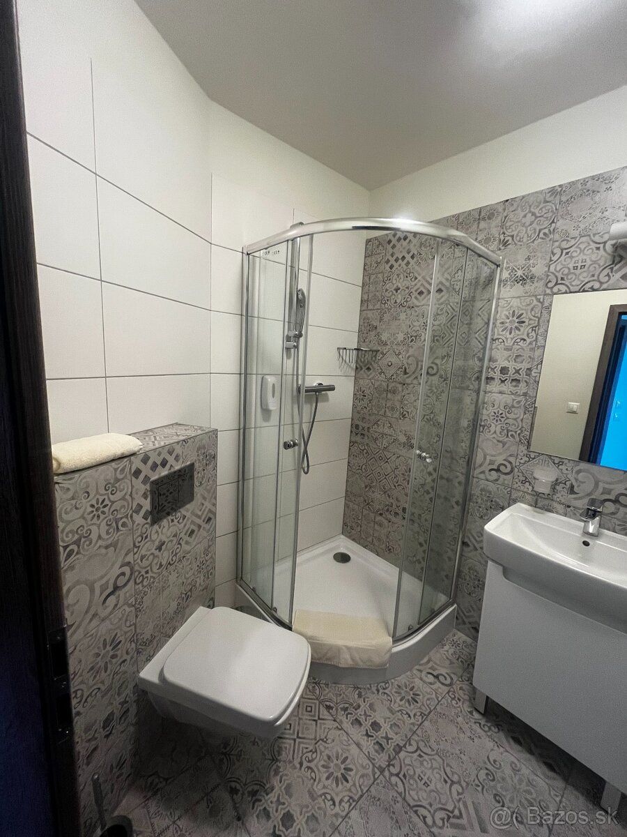 Dáme do dlhodobého prenájmu 2 izbový apartmán o výmere 52 m2