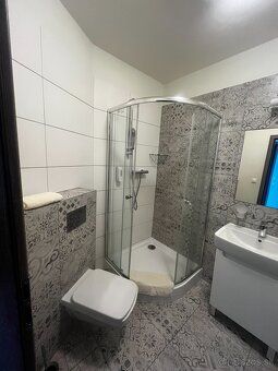 Dáme do dlhodobého prenájmu 2 izbový apartmán o výmere 52 m2