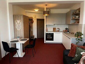 Dáme do dlhodobého prenájmu 2 izbový apartmán o výmere 52 m2
