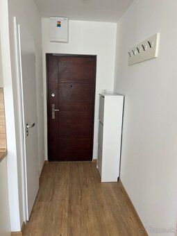 🏠 Prenájom 1-izbového bytu – Šaľa
Ponúkam do dlhodobého pren
