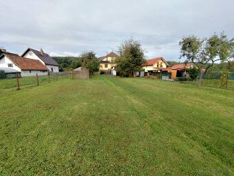 Na pokojnom okraji obce Ľubiša, len 10 minút jazdy od mesta 