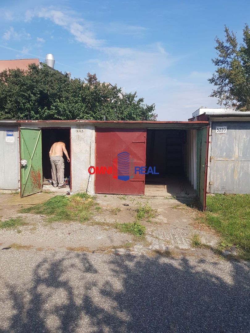 Ponúkame Vám na predaj garáž na Agátovej ulici - Pri technic