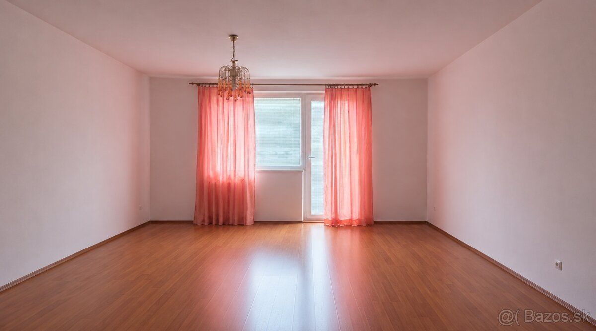 Ponúkam na predaj priestranný 2-izbový byt o výmere 49 m² vo