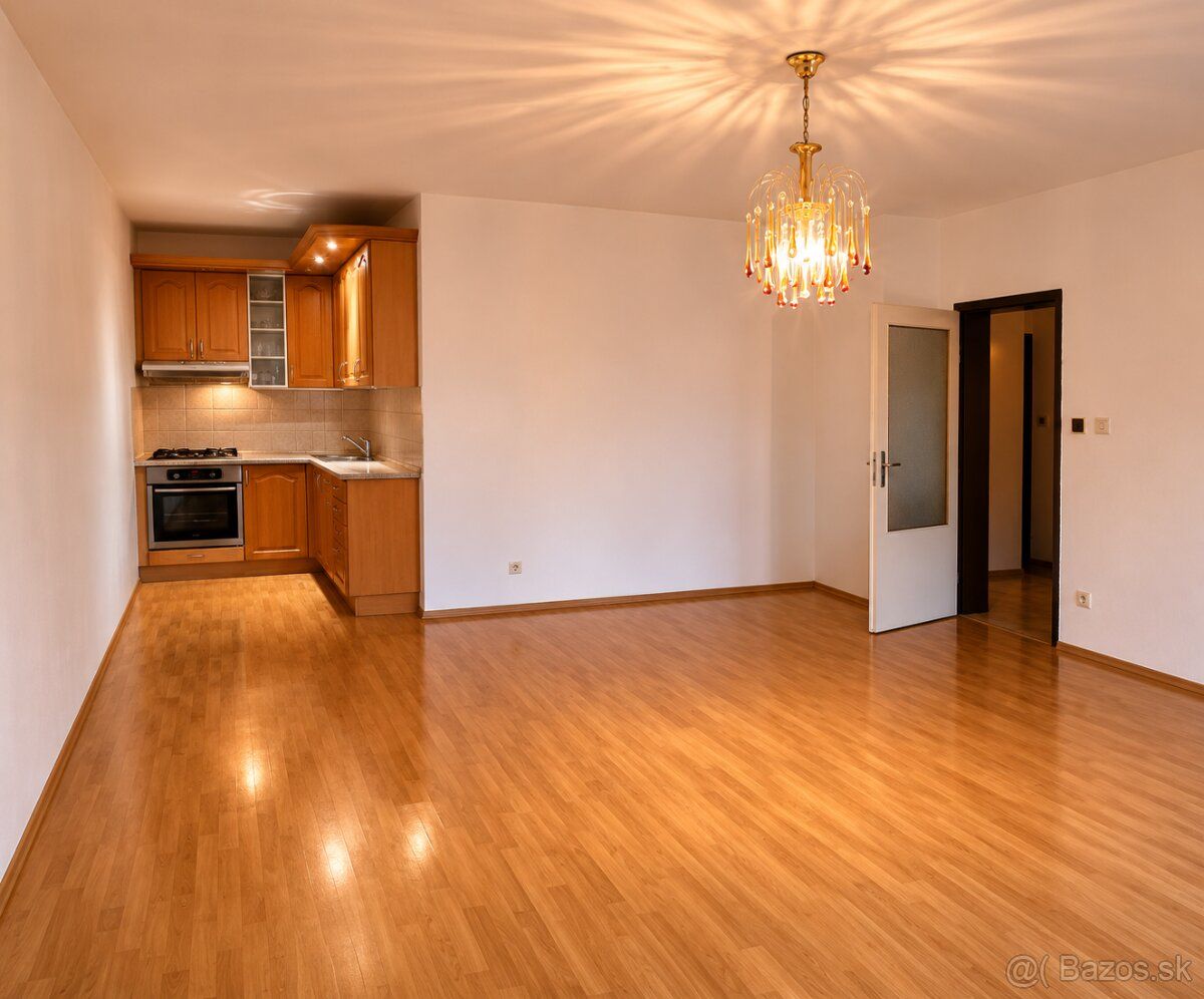 Ponúkam na predaj priestranný 2-izbový byt o výmere 49 m² vo
