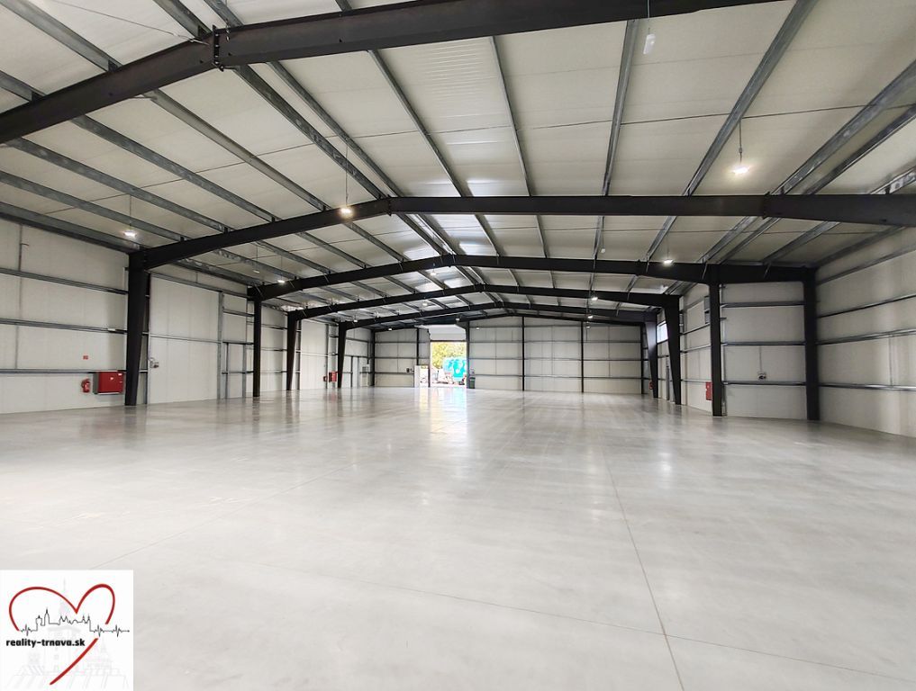 Ponúkame na prenájom 1000 m2 nový skladový priestor s tromi 