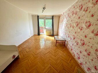 Ponúkame Vám na predaj veľký 2 izbový byt o výmere 67 m2, v 