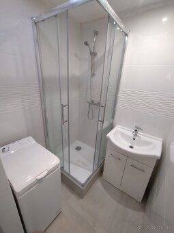 Looking for a Flatmate (preferably a woman) - Starting July 
