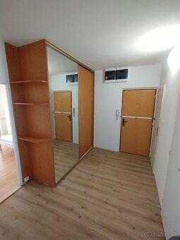 Looking for a Flatmate (preferably a woman) - Starting July 