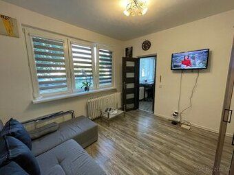 Looking for a Flatmate (preferably a woman) - Starting July 