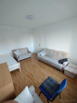 Looking for a Flatmate (preferably a woman) - Starting July 