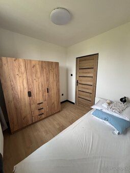 Ponúkame na prenájom spodné podlažie rodinného domu so samos