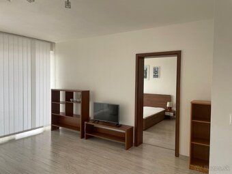 Dám do dlhodobého 2 iz. Apartmán . Rozloha 60 m2, terasa. Di