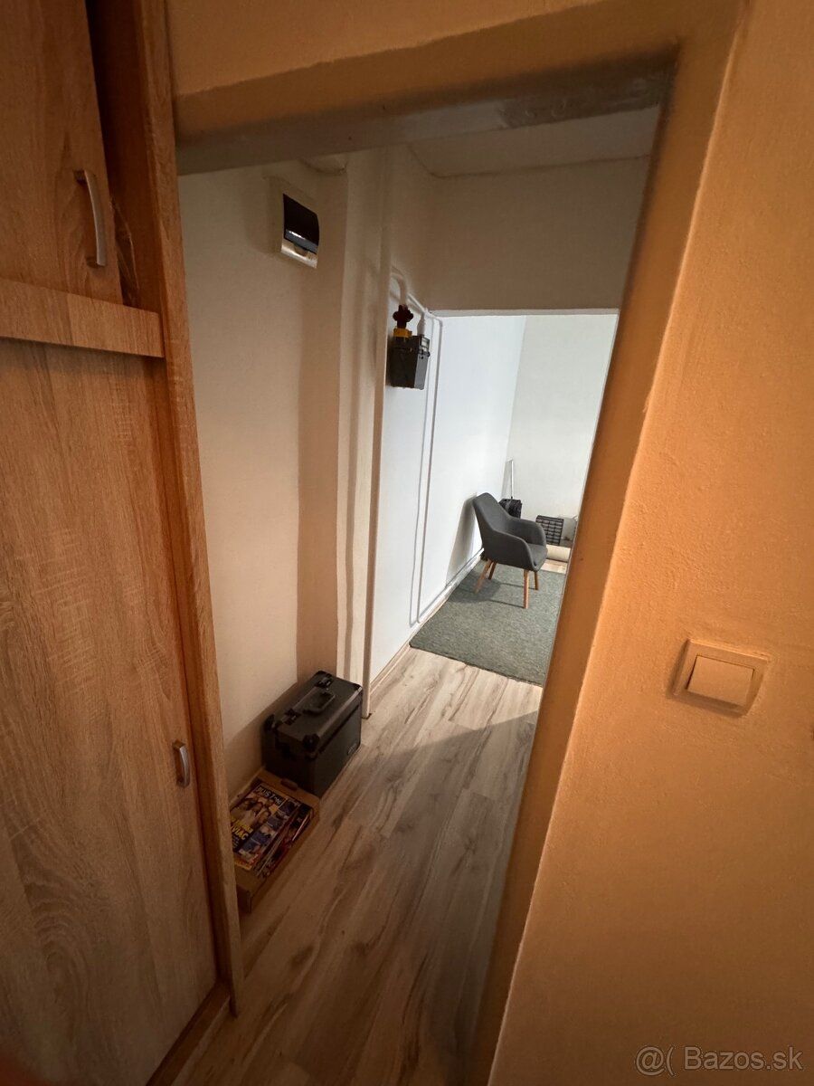 Ponúkam na predaj garsónku 30m2 v Trebišove s vlastným vchod