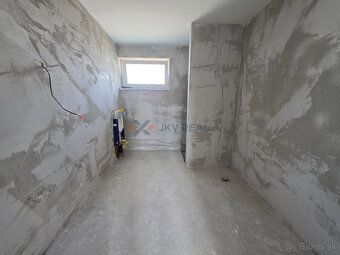 Typ: Rodinný dom Ulica: . Obec: Nový Svet
Ponúkame na predaj