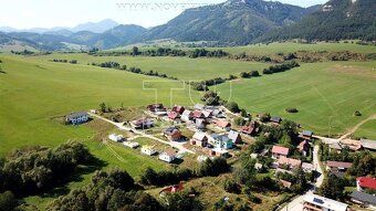 PONÚKAME NA PREDAJ STAVEBNÝ POZEMOK KÚSOK OD VODNEJ NÁDRŽE L