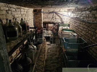 Dávame do ponuky 12ár.pozemok s chatkou v Leviciach na Stráž
