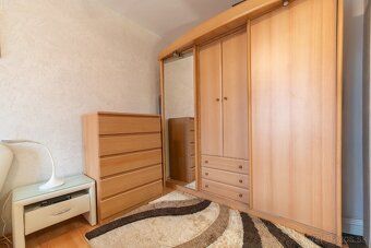 Ponúkame na predaj 3-izbový byt po čiastočnej rekonštrukcii,