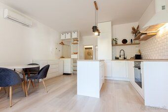 Vo výhradnom zastúpení realitnej kancelárie REMAX Mr & Mrs s